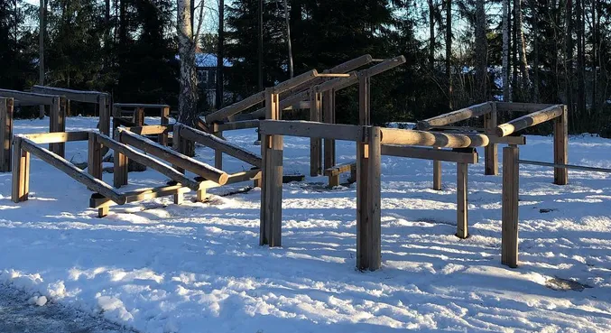 Övningar du kan göra på klassiska svenska utegym